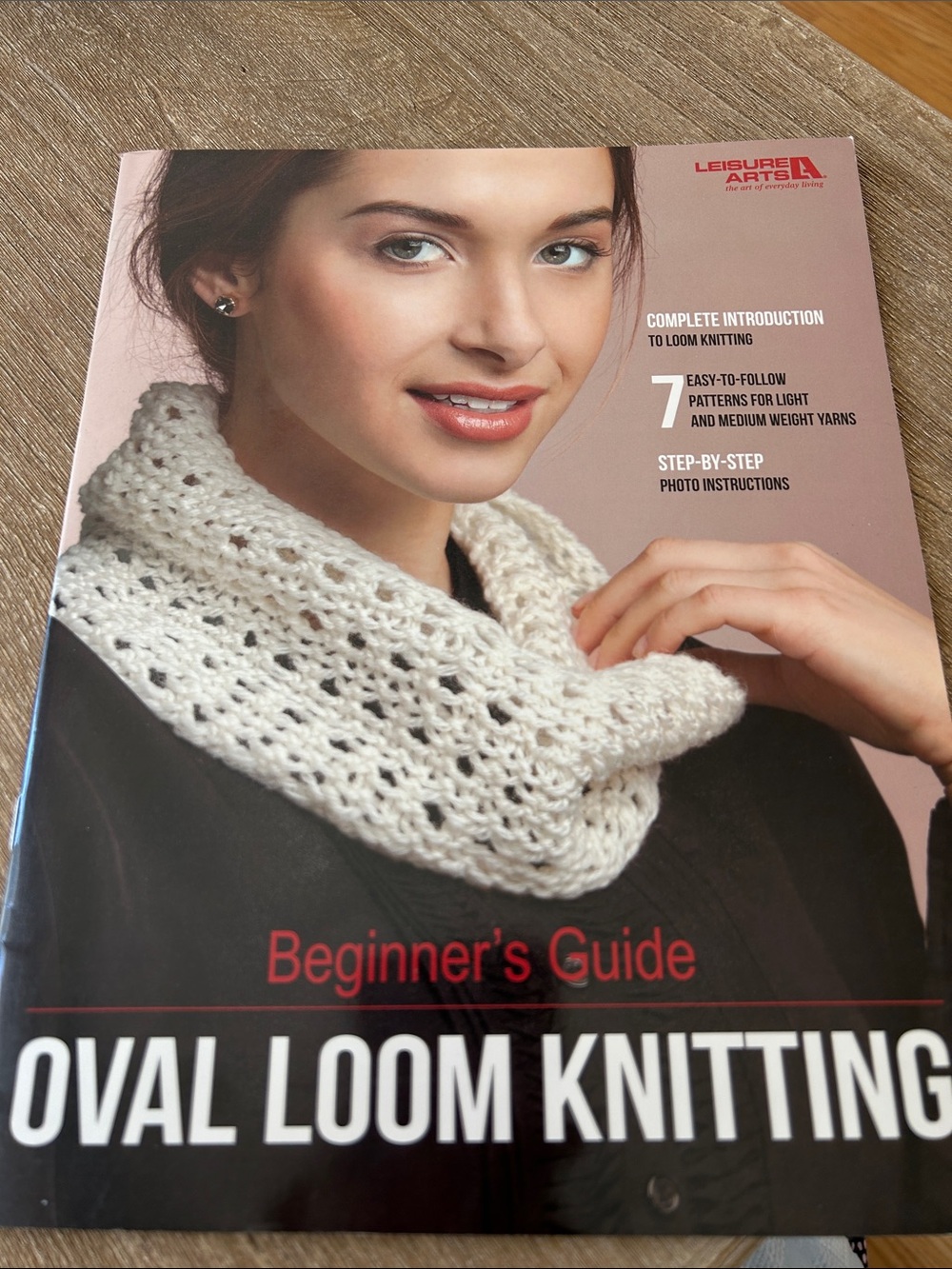 White Knit Cowl - Beginner's Guide to Oval Loom Knitting